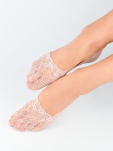 SN053-W-04 Stopki niskie koronka z silikonem i ABS pudrowy róż